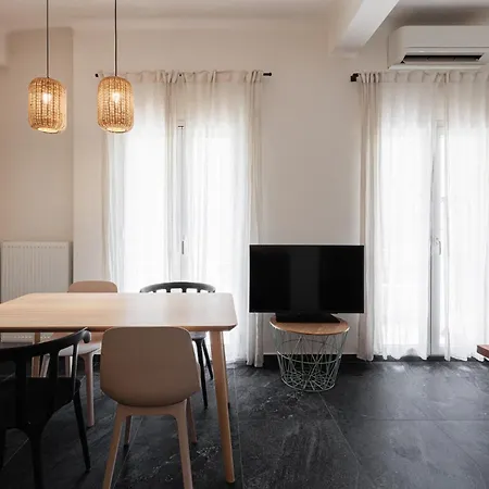 F & B Collection - Flat For 4 *